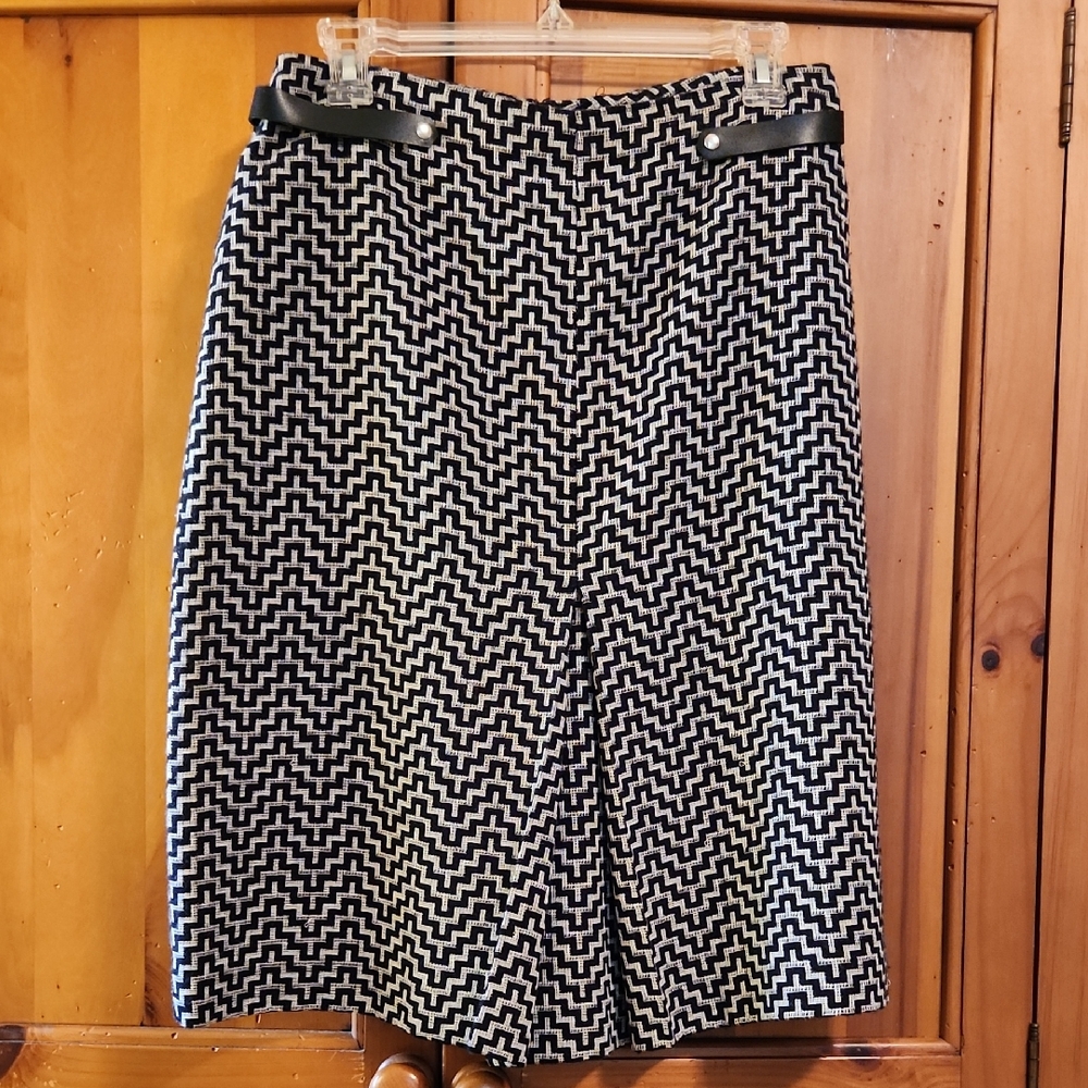 Chic Monochrome Zigzag Pencil Skirt